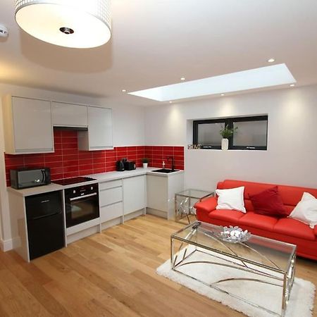 Lovely One Bed Apartment-Near All Transport-Village-Freeparking Londyn Zewnętrze zdjęcie
