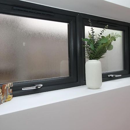 Lovely One Bed Apartment-Near All Transport-Village-Freeparking Londyn Zewnętrze zdjęcie