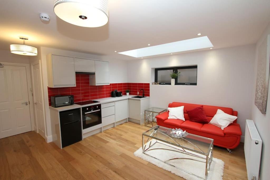 Lovely One Bed Apartment-Near All Transport-Village-Freeparking Londyn Zewnętrze zdjęcie