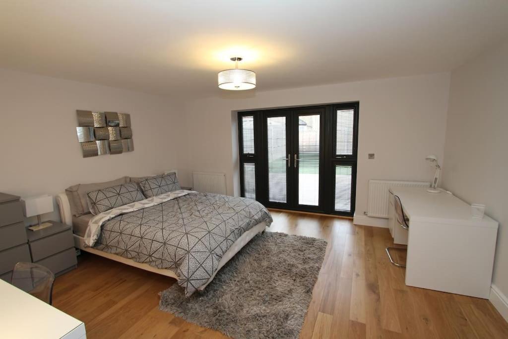 Lovely One Bed Apartment-Near All Transport-Village-Freeparking Londyn Zewnętrze zdjęcie