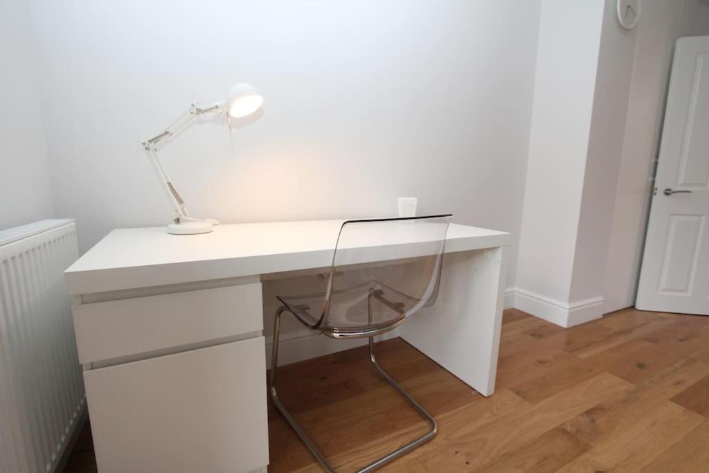 Lovely One Bed Apartment-Near All Transport-Village-Freeparking Londyn Zewnętrze zdjęcie