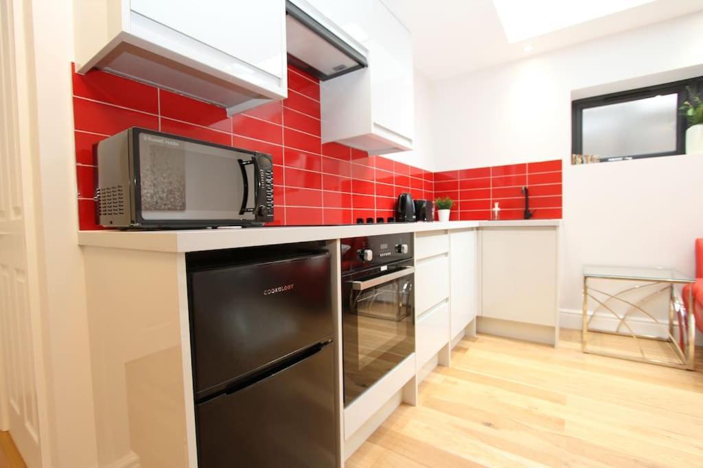 Lovely One Bed Apartment-Near All Transport-Village-Freeparking Londyn Zewnętrze zdjęcie