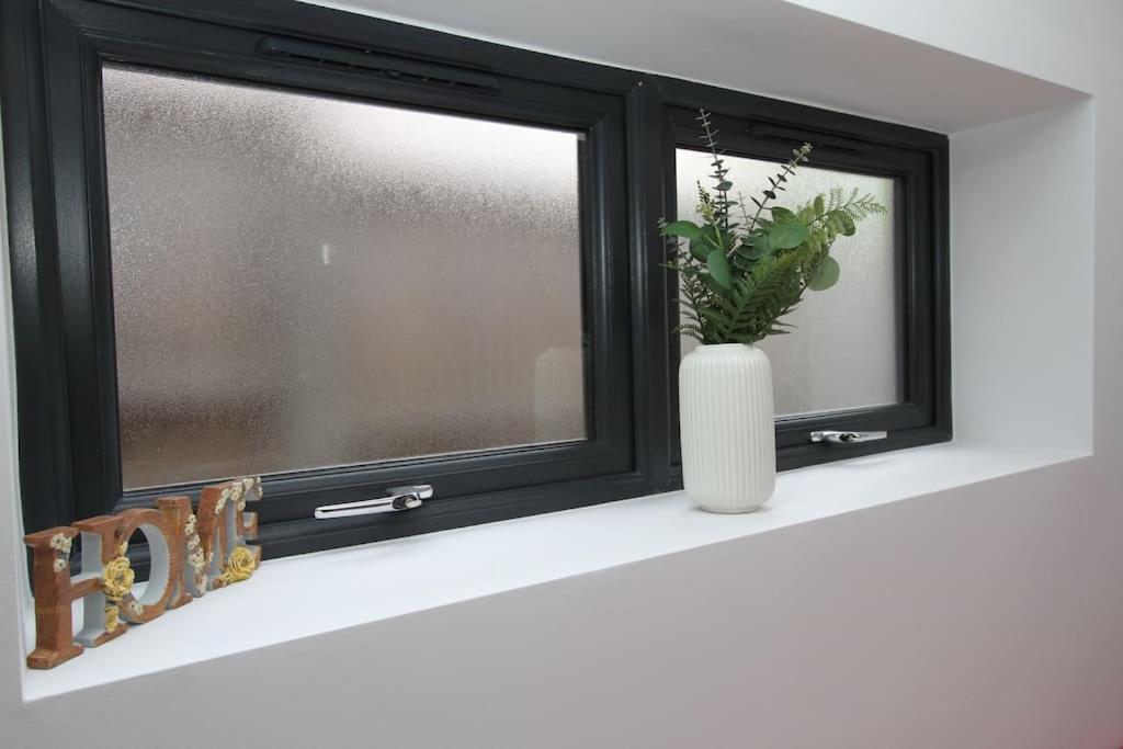 Lovely One Bed Apartment-Near All Transport-Village-Freeparking Londyn Zewnętrze zdjęcie